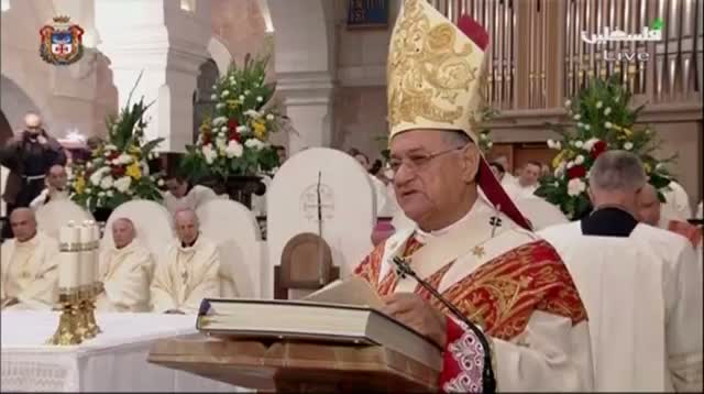 Thousands Gather for Mass in Bethlehem