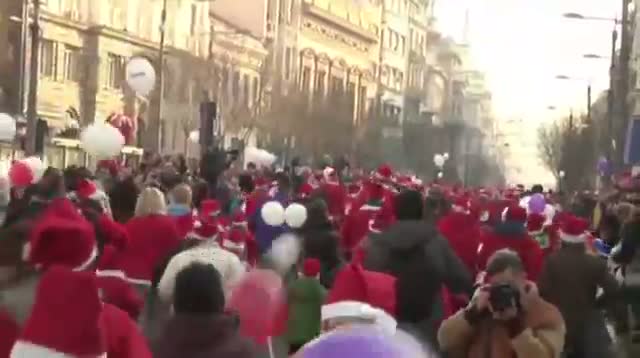 2000 Running Santas