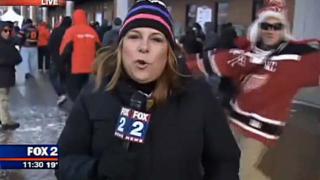 Detroit Red Wings Fan's Videobomb Fail