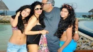 Sridevi & daughter Jhanvi Kapoor CAUGHT on BEACH