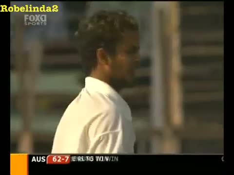 India Bowls Australia Out for 93 - 4th Test 2004.