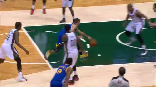 NBA: Stephen Curry Sinks the AMAZING Back-to-Basket Circus Shot