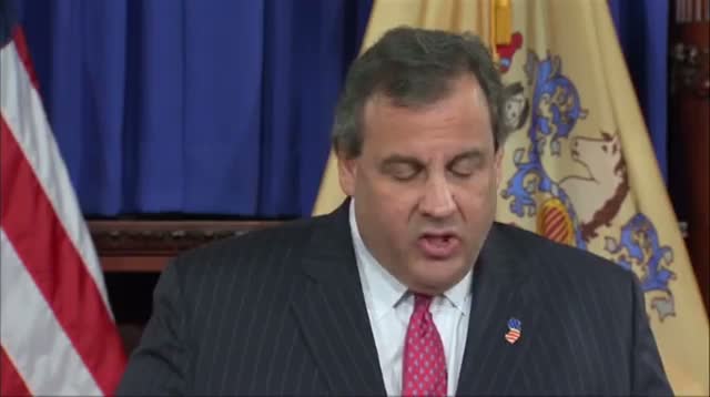 Christie Fires Aide, Apologizes for Traffic Jams
