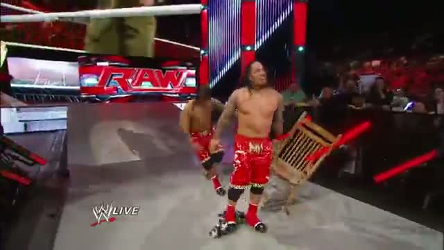 The Usos vs. Daniel Bryan & Bray Wyatt: WWE Raw, Jan. 13, 2014