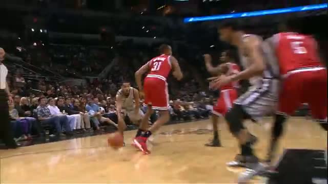 NBA: Jeff Ayres Dunks it off the No-Look Bounce Pass from Tim Duncan