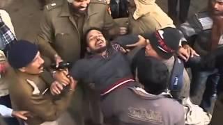 Lathi Charge by Delhi Police on Aam Aadmi Party Supporters at Rail Bhawan