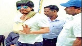 Shahrukh Khan SPOTTED leaving Nanavati Hospital after INJURY Video