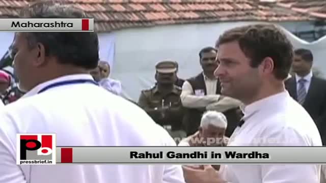 Rahul Gandhi at Wardha stresses for the the need to give more power to local leaders part 02 video