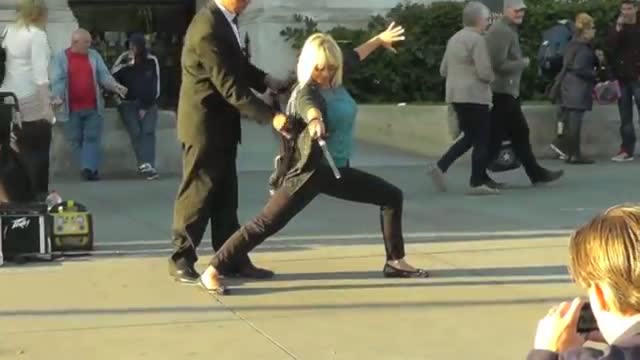 Amazing Street Performer in Trafalgar Square - Superb Video