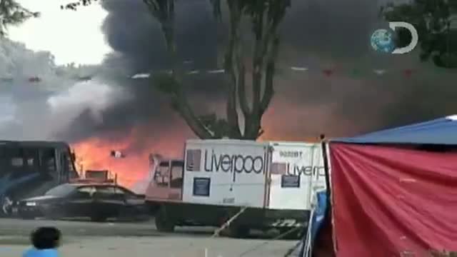 Fireworks Stand Explodes - Destroyed In Seconds