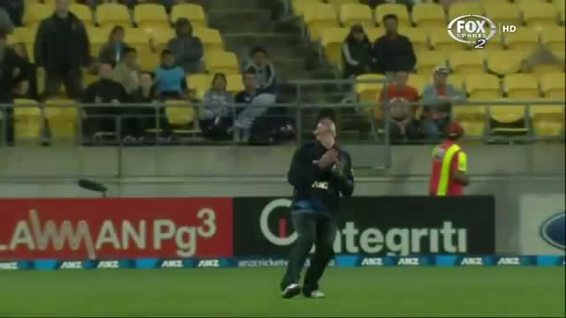 Peter Younghusband Drops A Sitter Of A Catch - India vs New Zealand 5th ODI - 31 Jan 2014