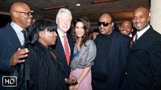 Mallika Sherawat Poses With Bill Clinton Video