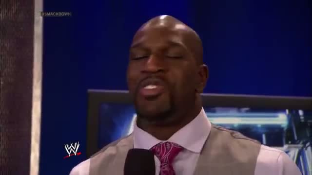 Darren Young gets retribution on Titus O'Neil with a backstage attack: WWE SmackDown, Feb. 7, 2014