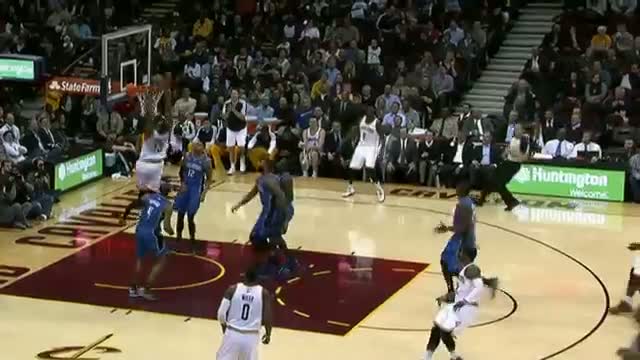 NBA: Kyrie Irving Threads the Needle With the No-Look Bounce Pass