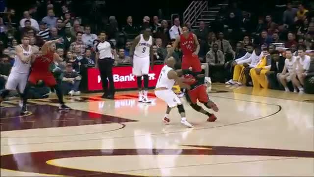 NBA: Terrence Ross Seeks and Destroys the Rack