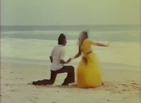 Mookuthi Poo Melae - Bhagyaraj, Sarita - Mouna Geethangal - Tamil Romantic Song
