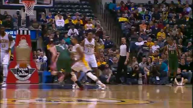 NBA: Paul George's No-Look Over the Shoulder Pass to Lance Stephenson for the Dunk