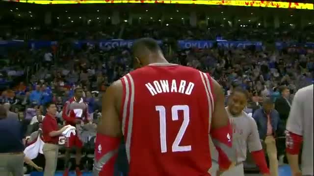 NBA: Dwight Howard Passes to an Out-of-Bounds Omer Asik