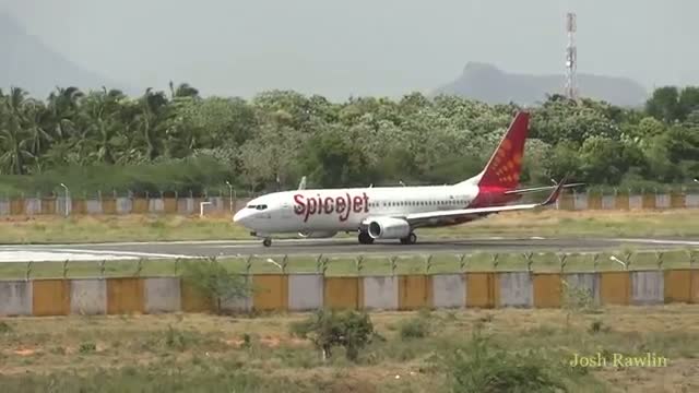 SpiceJet 737-800 (VT-SGH) departing Madurai 