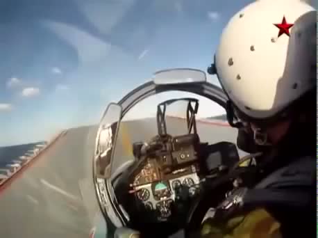 Russian Navy Sukhoi Su 33 AWESOME footage on AIRCRAFT CARRIER