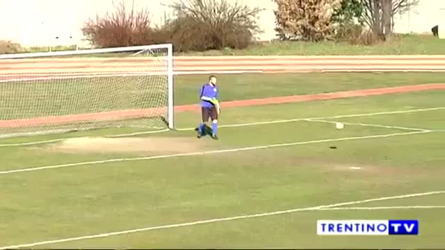 After an Italian goalie dropped a clanger their opponents gifted them a generous fair play goal