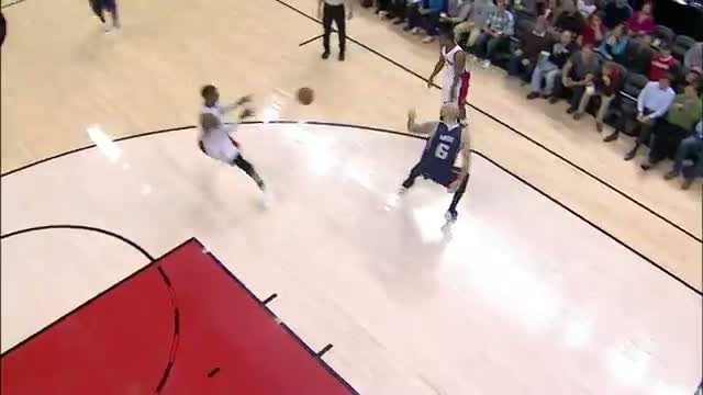 NBA: High-Flying Terrence Ross Strikes with the Hammer Dunk (Basketball Video)