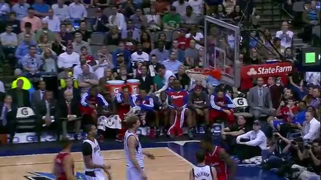 NBA: Blake Griffin Feeds the Oop to DeAndre Jordan on the Break (Basketball Video)