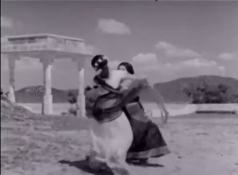 Muthu Tamil Maduraiyin (Tamil Video) - Jaishankar, Jayalalitha - Thanga Gopuram - Tamil Classic Song