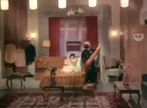 Intha Pachai killikoru - MGR, Latha, Varalakshmi - Neethikku Thalaivanagu - Tamil Classic Song