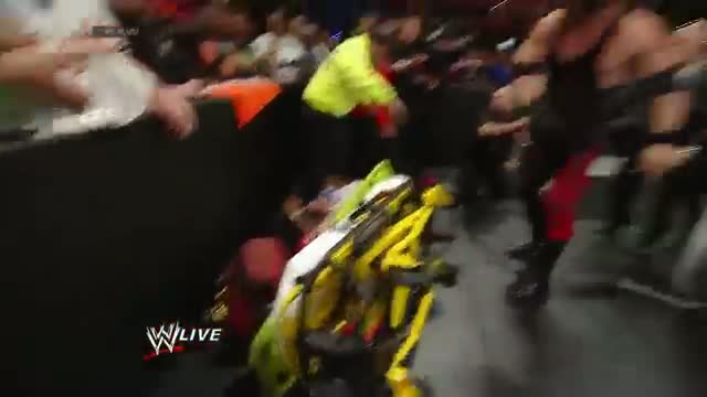 Kane attacks Daniel Bryan: WWE Raw, April 21, 2014