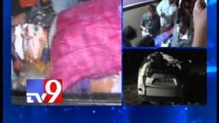 Bhuma Shobha Nagi Reddy injured seriously in road accident - Part 1