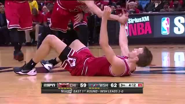 NBA: Mike Dunleavy Drops 35 to Give the Bulls a Game 3 Win (Basketball Video)