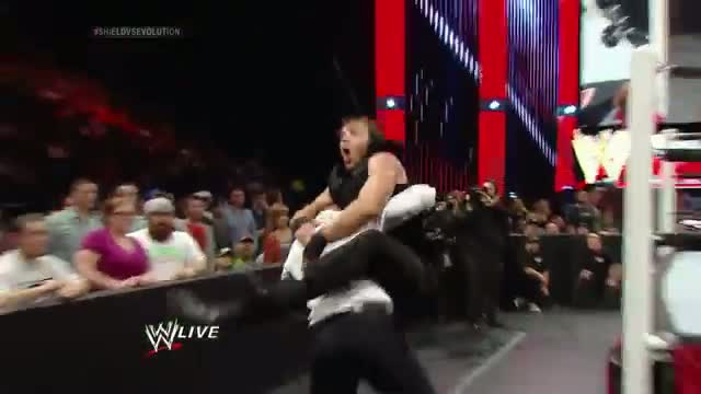 Roman Reigns vs. Randy Orton: WWE Raw, April 28, 2014