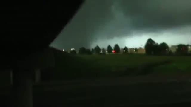 Tupelo Tornado Caught on Video