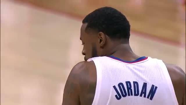 NBA: DeAndre Jordan Calls Glass on the Free Throw (Basketballl Video)