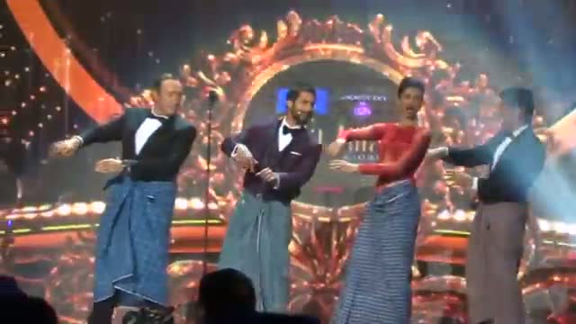Lungi Dance with Deepika and Kevin Spacey @ IIFA 2014