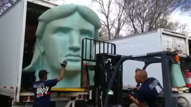 Lady Liberty joins the SmackDown Fist in the WWE Warehouse!