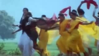 Oorae Mathichi Nikkum - Raj Kiran, Khushboo - Ponnu Velaiyira Bhoomi - Tamil Classic Song