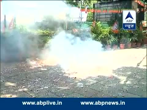 Firecrackers outside BJP office - Election 2014