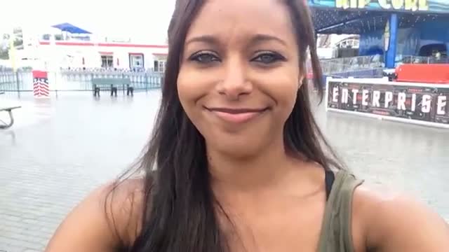 Brandi Rhodes goes to an amusement park - Video Blog: May 28, 2014