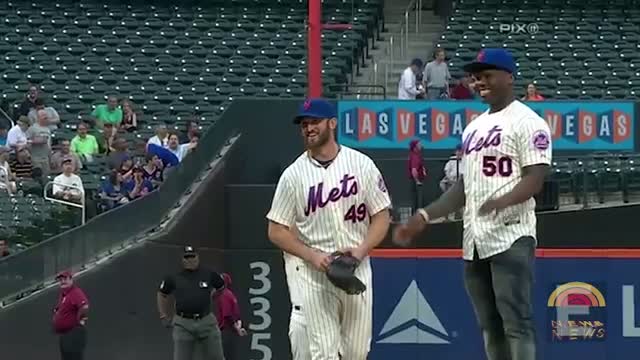 50 Cents first Pitch - 50 Cent Throws First Pitch at Mets Game! Awful worst first pitch