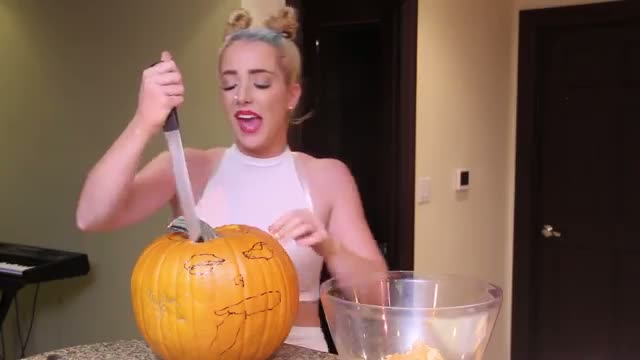Jenna Marbles: Pumpkin Carving With Miley Cyrus