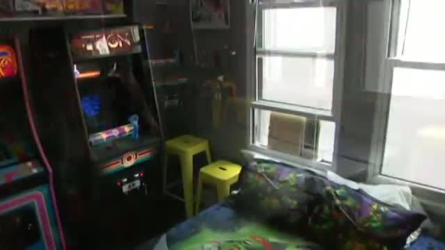 NY Man Turns Bedroom Into Arcade