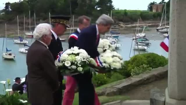 Raw: Kerry Pays Tribute to US Servicemen