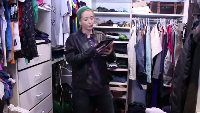 Jenna Marbles - How Guys Get Dressed