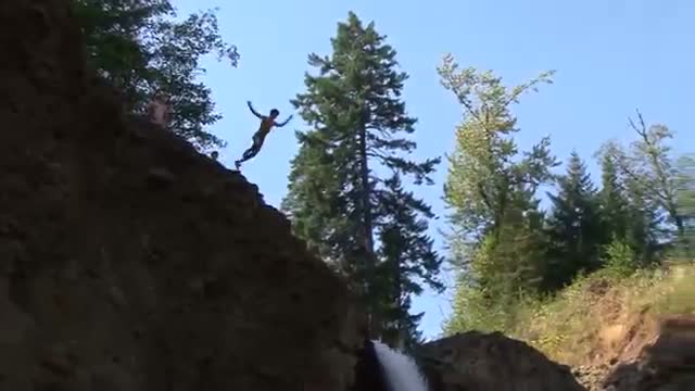 Cliff Jumping Xtreme!