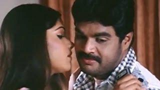 Banu kisses RK - Azhagar Malai