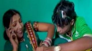 Bhojpuri Very Hot Couple Enjoying on Bed Video - Etna Na Kara Saiyan | Sayian Have Safai Karamchari