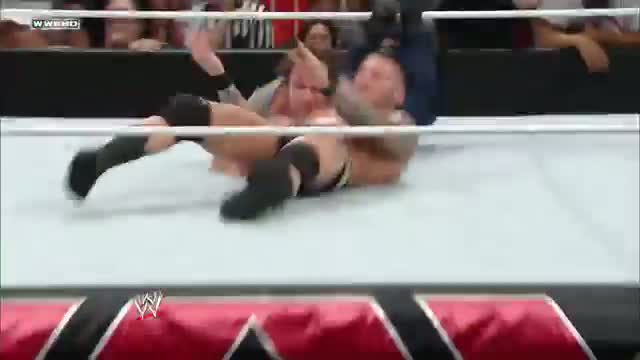 The Viper Attacks The Lunatic - WWE Raw Slam of the Week 7/7
