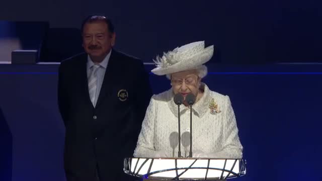 Sir Chris Hoy delivers the Baton to The Queen - XX Common Wealth Games 2014